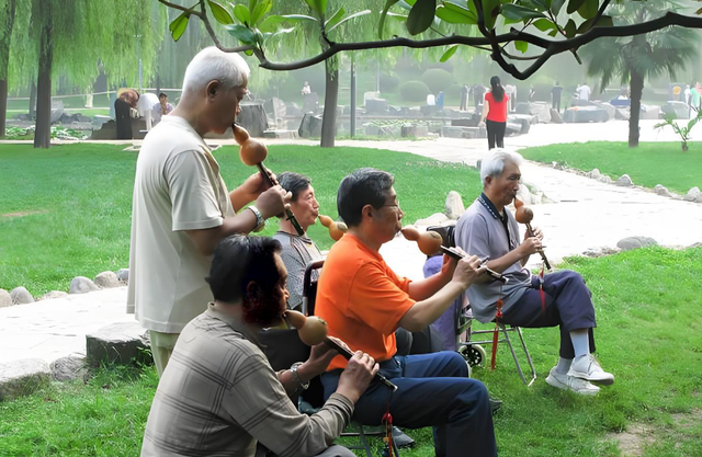 人到晚年才发现：独生子女家庭，远比多子女家庭的老人。更幸福
