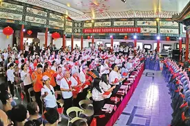 追忆光辉岁月 唱响红色经典图片