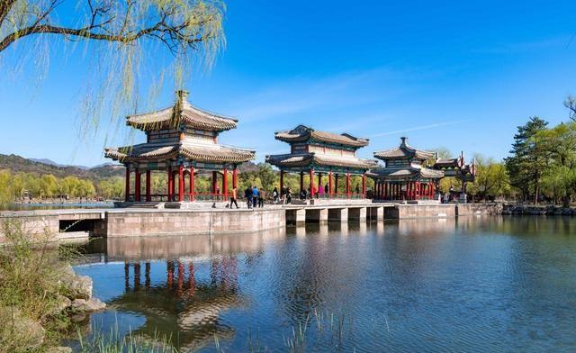 大量巴西游客涌入承德，打着观光旗号不逛避暑不尝烧卖	，为啥来？