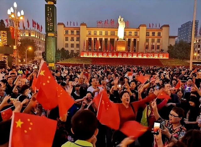 局势已经恶化，19国派兵堵门！解放军通告全球，中俄军方联手了