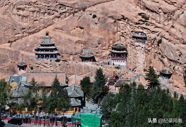 在甘肃张掖，有一被时光“雪藏”被大众低估的宝藏景点——马蹄寺