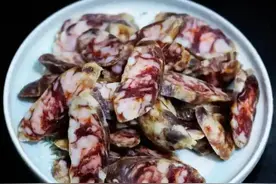 吃腊肠到底是蒸是煮？原来我们一直做错了，难怪又咸又硬还不香！图片