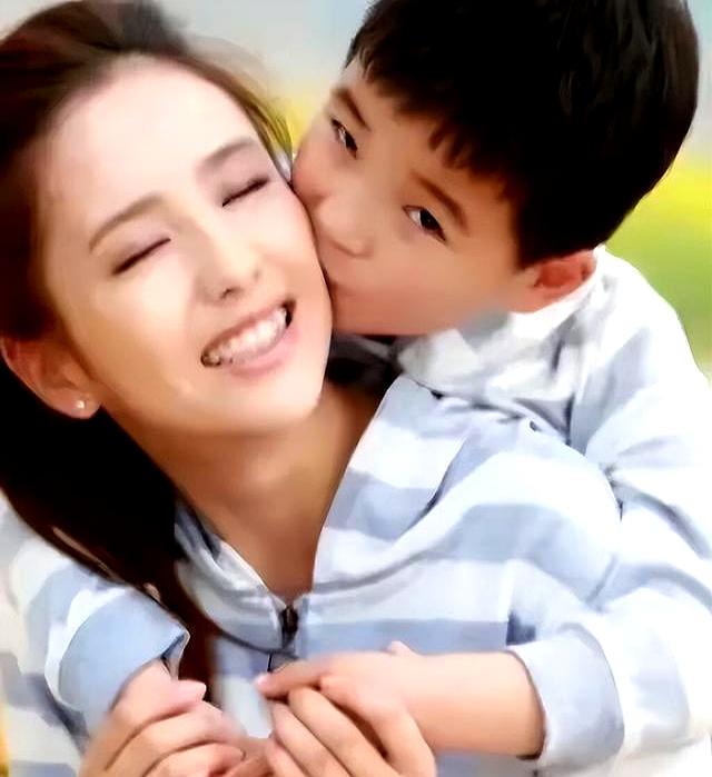 陈思诚没想到，孩子在前妻的带领下，已开始为自己争光了！
