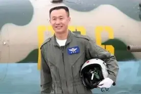 李中华大校，歼10试飞员，如今退休又有了新身份！图片