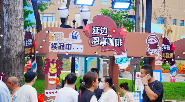 339.6万人点赞“向新”，文化与烟火点亮城市夜晚