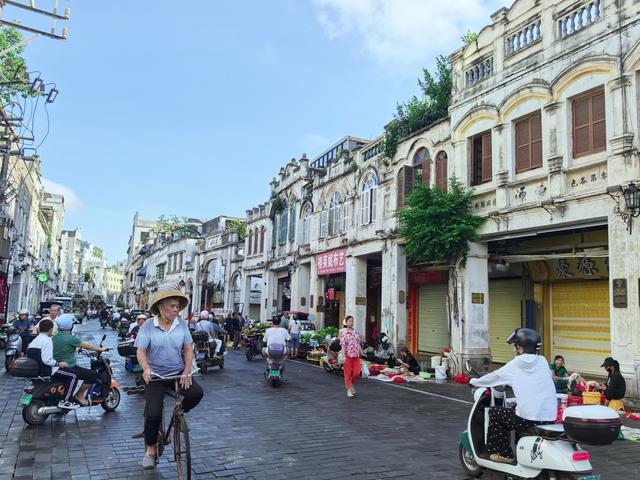 晨访海口骑楼老街