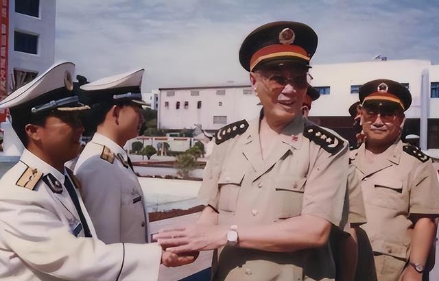 他被免去副总长、中央委员，本打算退休养老	，没想到又被重用13年