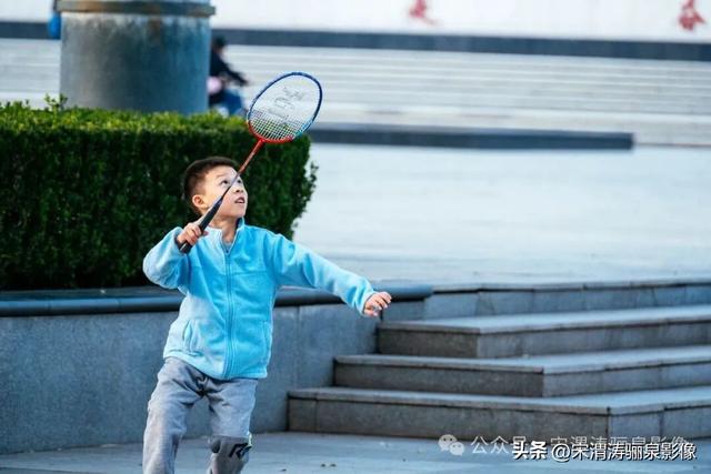 陕西渭南：天晴了 高新区时代广场秋色盎然