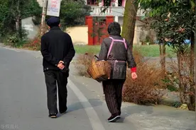 年过六十的60后夫妻，如果只有一个儿子，请尽快做到“三个要”图片