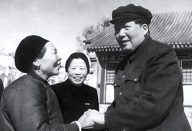 如果毛岸英不牺牲，毛主席会不会让他接班？历史早就给出了答案