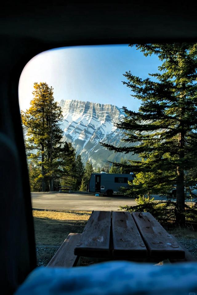 “为什么要去旅行？这或许是最天真的理由，却也最动人”