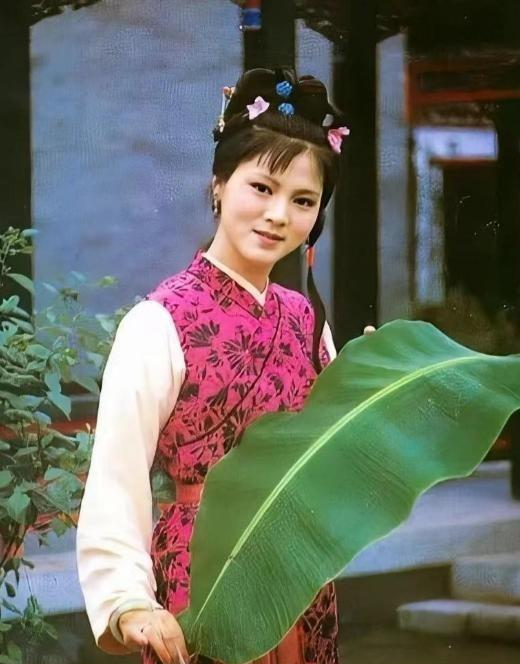 难怪王扶林导演非要把她“化丑”，当年的她漂亮到欧阳奋强不敢看