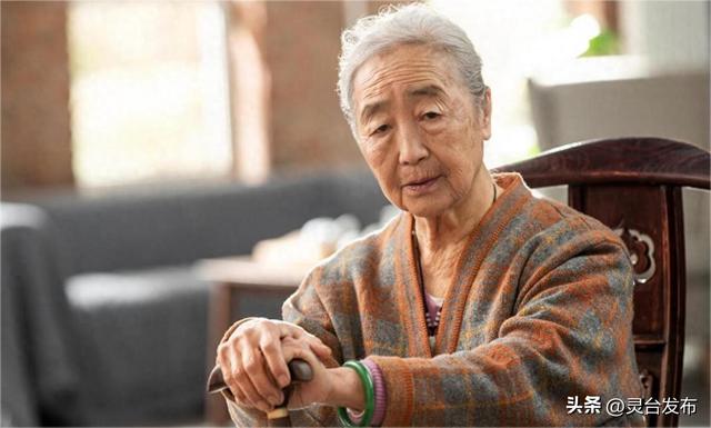 抑郁患者越来越多，医生提醒：宁可出门散散步，也别做这3件事