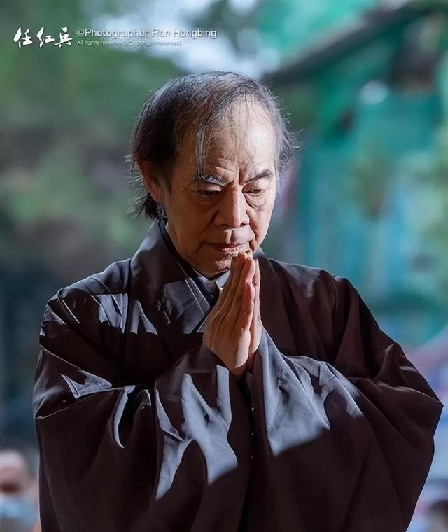拔萝卜带泥！释永信倒台后，最惨的不是女明星，而是捐了46亿的他