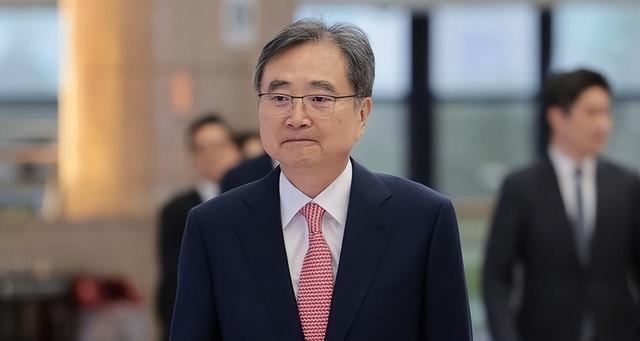 韩国终于等来机会，对高市早苗出了一口恶气，顺手帮中国一个大忙