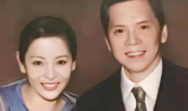 一场追悼会，戳穿向华强夫妇在香港的真实地位	，原来李连杰没说谎