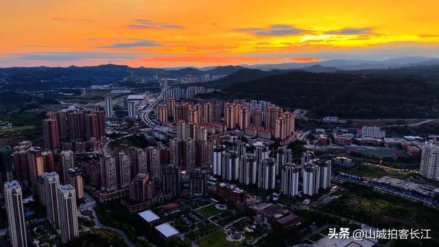 四川反差感很大的地级市,人均GDP垫底,但却拥有秀美之城的头衔