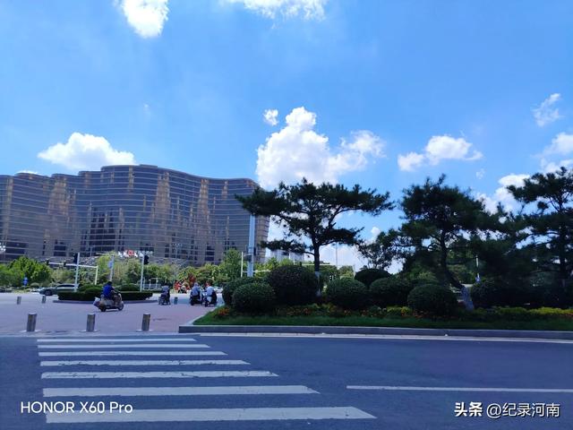 三线城市商丘市中心城区第一个也是唯一个五星级酒店信华建国酒店