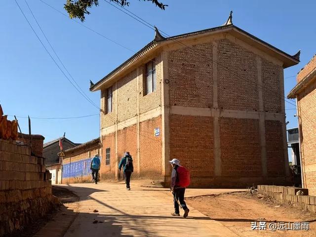 走石林仙女湖、观雷打石石林,徒步穿越绵延石林间,我们惊叹不已