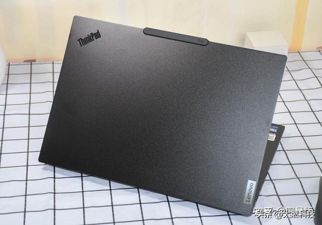 ThinkPad E14 2025长续航版与ThinkPad T14P 2025哪款更适合办公？