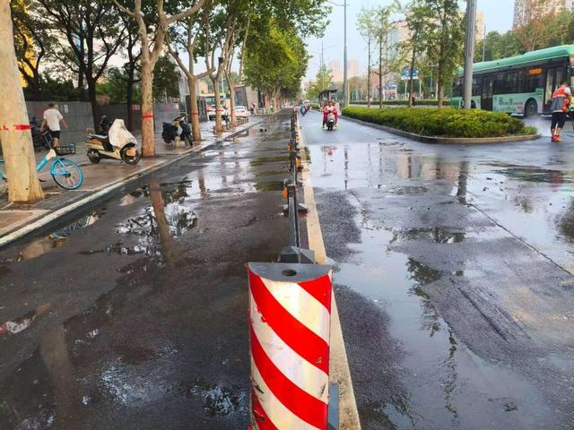 暴雨后郑州市区交通秩序已恢复正常