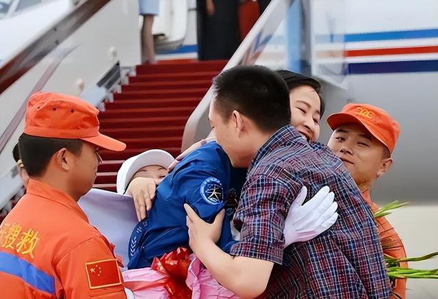 航天女英雄刘洋，丈夫才貌双全，曾对妻子撒谎，妻子却不怪他