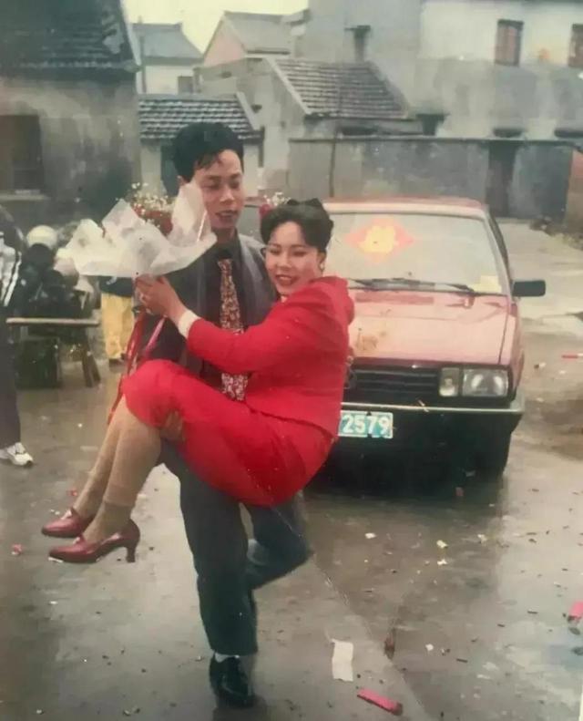 广东小伙爱上湖北大妈，他比大妈小13岁，两人恋爱后住在出租屋