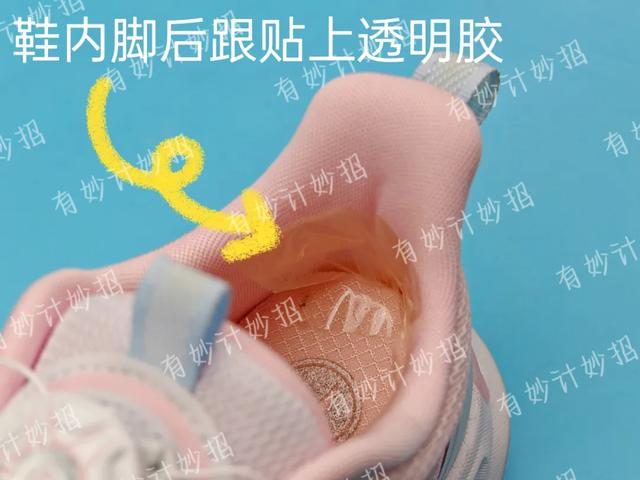 现在才知道,将透明胶粘在衣服上,这么厉害!妈妈看了都要竖拇指