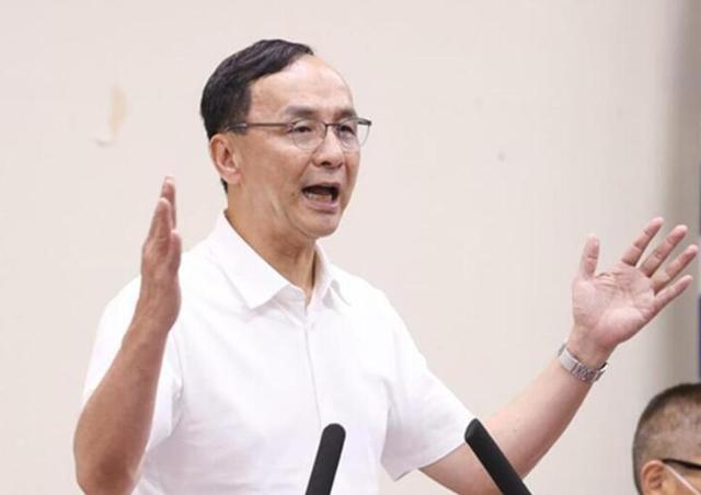 国民党改选，郑丽文暂排第一，不料郑丽文却说：我目标是不统不独