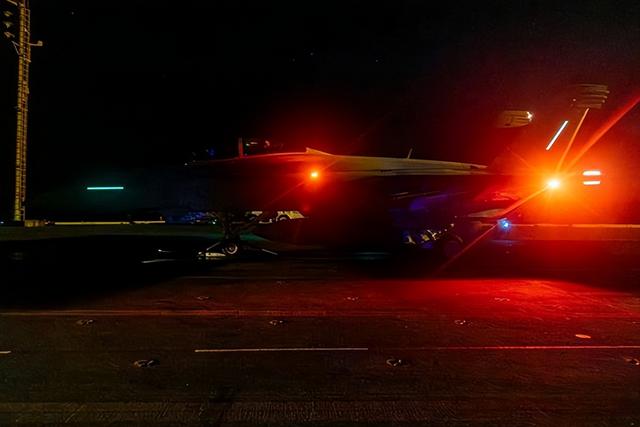 “杜鲁门”号航母事故链暴露美军战力体系性衰退