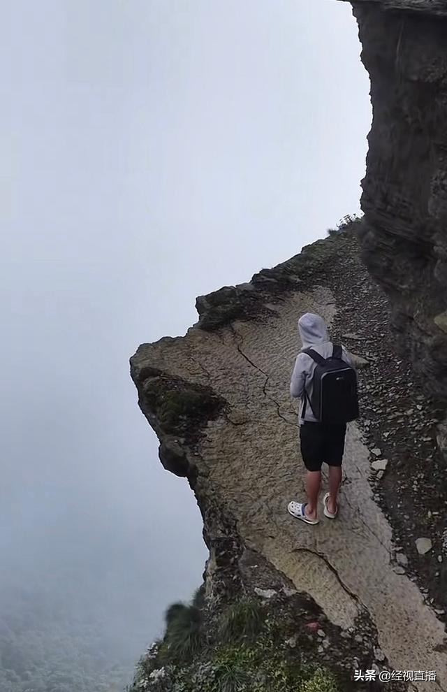 重庆一网红悬崖栈道已永久性封闭