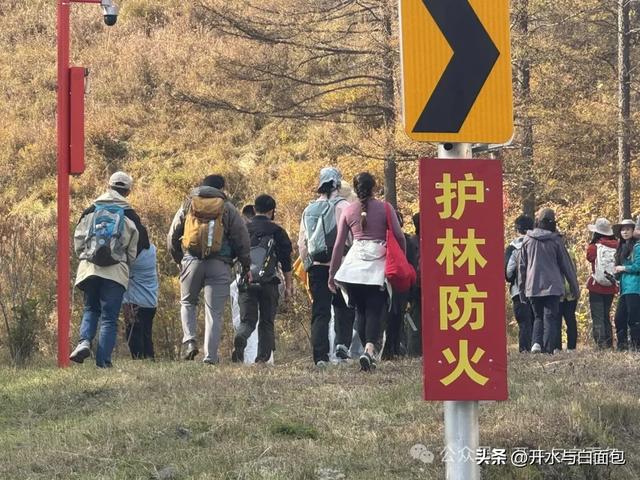 国庆节，逆行者堵死了通往景区的路
