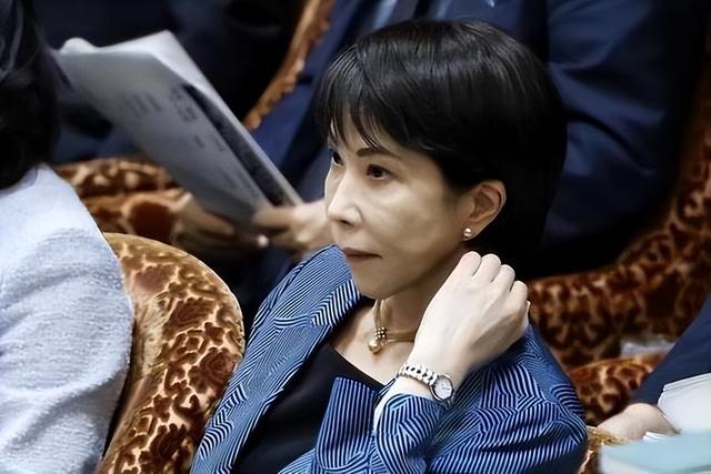 硬扛中国38天，高市被迫改口，存亡危机不适用中国，反噬美国？