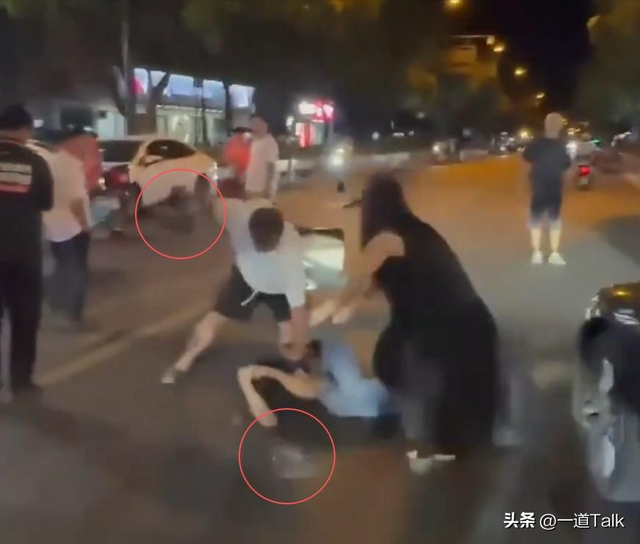 杭州男子暴打情夫后续！猛踹私处，妻子跪地求饶，猛料被扒是惯犯