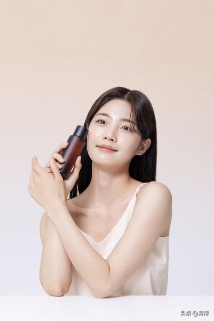 素人物屿防脱蓬松洗发水：双专利植萃配方重塑头皮健康生态​