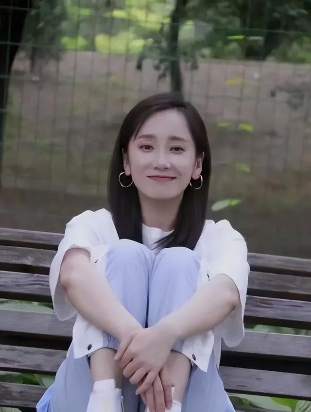 37岁的她突然爆火！18年配角无人问，早已低调嫁人，老公是我们熟悉的他