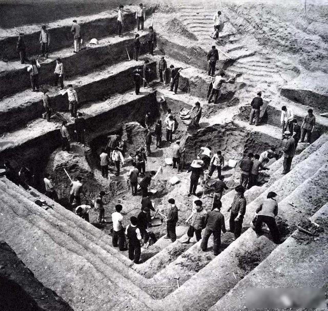 千年女尸辛追：生前极奢靡，出土后曾被解剖，最贵重陪葬品已被盗