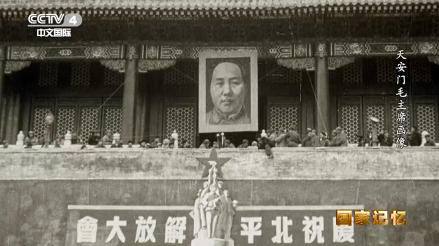 天安门城楼上，为何不悬挂毛主席的照片，反而要挂毛主席的画像?
