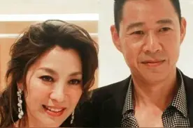 张丰毅藏了29年的娇妻，原是我们熟悉的她，穿着性感气质出众图片