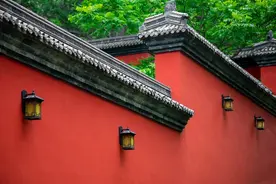 梵音钟声，祈福求安：寺庙上香祈福文案分享图片