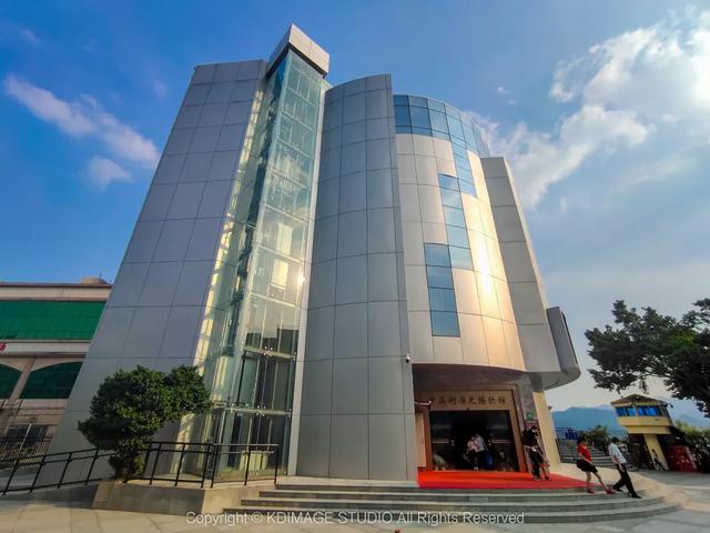 深圳这条街,曾经挤破头都难进入,现在扫码就进却为何没人去了?