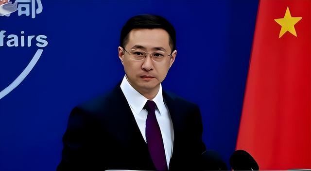 特朗普举着孩子照片，对哭泣的母亲承诺：我相信中国会执行死刑的