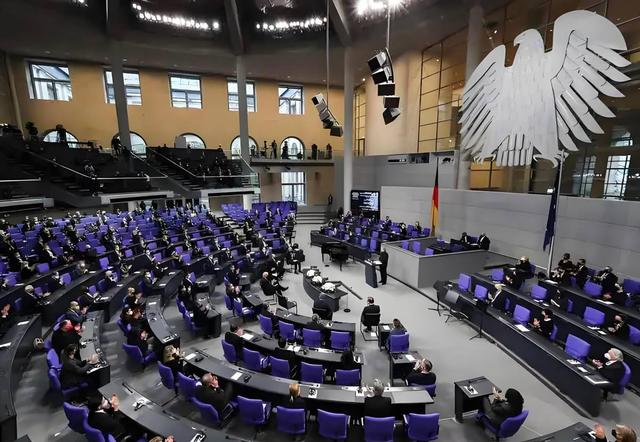 德国豪车八成是男性，每年损失130亿，交通失衡谁买单