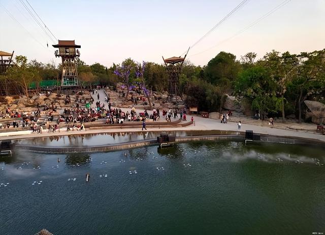 5年倒闭10家热门景区，年轻人穷游睡帐篷，天价酒店割不动韭菜了