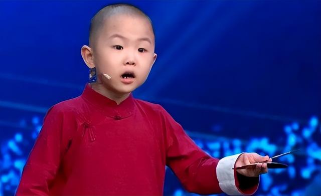 3岁上央视，5岁上春晚的男孩张峻豪，如今独来独往，还厌学？