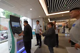 “一键申请”实现办证“零跑腿”！“智慧烟草伴你行”服务平台上线运行图片