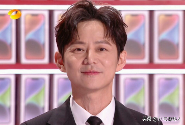 性取向成谜，遭人民网怒斥，被保姆实名举报，51岁何炅终于回应了