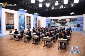 《超级语文课》走进城市体味文学的浪漫，开辟新型教学方式图片