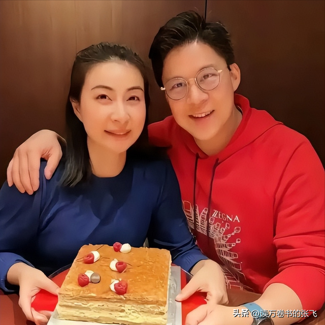 霍震霆没想到，44岁儿媳郭晶晶再次官宣喜讯，让整个阔太圈沉默了