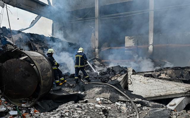 深夜653架无人机掠过乌克兰	，战争把冬天点亮的不是灯